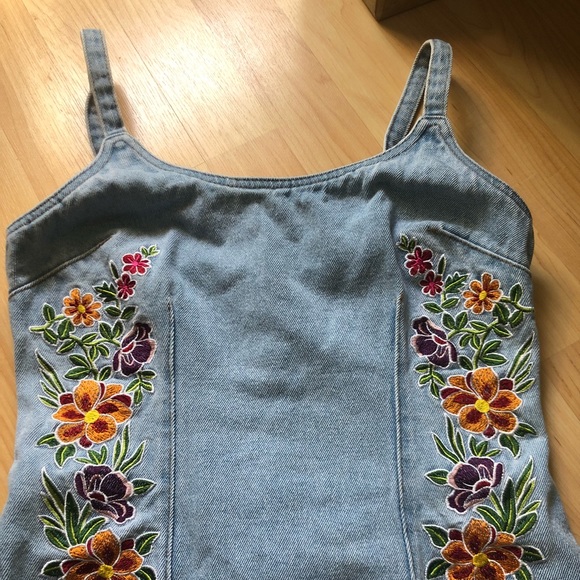 S F21 beautiful denim floral mini dress - Picture 3 of 6